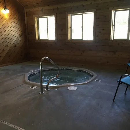 Golf Course Condo - Spacious 3 Bed, 3 Bath  Condo with Hot Tub, Sauna, & Pool