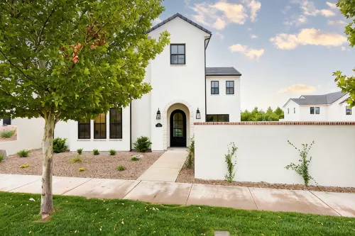 Black Ridge Villa near Sand Hollow & Zions. Sleeps 32. Private pool & hot tub. - balcony