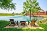 Historic Villa🚶1 min from Lake Hefner🏊 Hot Tub 🎱Pool Table🐶Friendly🎣Fishing - Villas