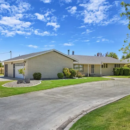 Newly Renovated, Modern Sleeps 21, Newly Added AC/Heating Units in Each Bedroom.