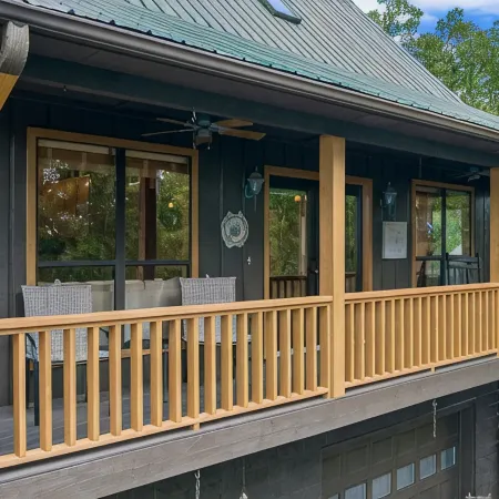 Spectacular Mountain Top cabin Amazing Views Large Balcony With Low Rates