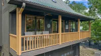 Spectacular Mountain Top cabin Amazing Views Large Balcony With Low Rates - Chalets