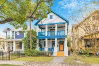 1537- Trend Setter, Entertain Your Heart Away, 1 Mile to Arenas, Pet Friendly - شرفة