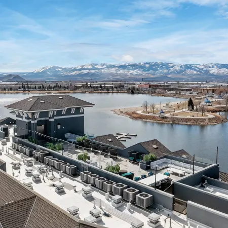Lakefront Condo w/ Jacuzzi, Rooftop near  Mall, Casino, Theater w/ City Views
