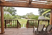 Shangri-La ♛ Private Waterfront Resort Sleeps 30 • 3 Acres •Mega Pool•Game House - ジャグジー