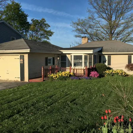 75 Ft Of Private Lakefront!