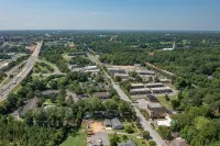 Park Street Dream in Downtown Northport, 2.5 Miles from U of A Stadium - WiFi