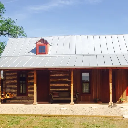 Romantic Luxury Log Cabin- Guest House *Wine and Hot Tub for 2