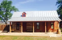 Romantic Luxury Log Cabin- Guest House *Wine and Hot Tub for 2 - Alphydda