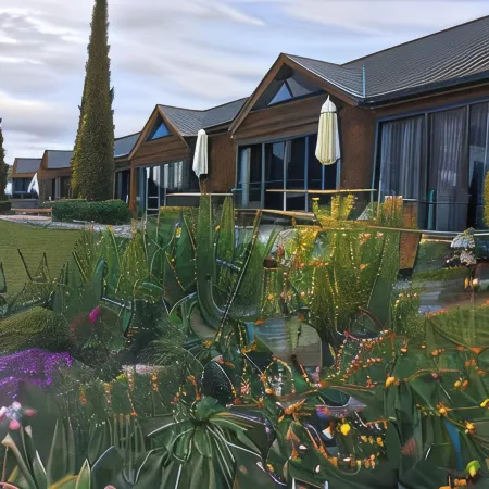 Lakefront Lodge