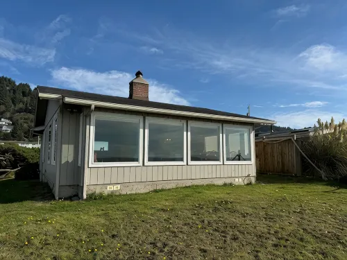 NEW LISTING! Fantasea! Enjoy dramatic crashing waves, fireplace, dog friendly! - Wifi
