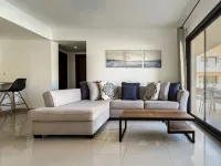 Modern Pool-Front 2BR Gouna Apt | Private Terrace - 2 stjerner