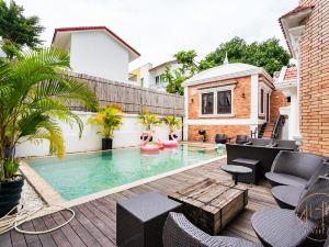 KN2 Holiday Villa with Private Pool & Sauna