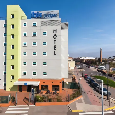 Ibis Budget Valencia Aeropuerto Отели рядом с достопримечательностью «Спортивный комплекс имени Луиса Пуча»