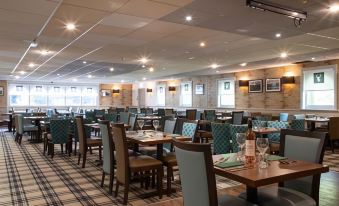 The Caledonian Claymore Hotel - Housity