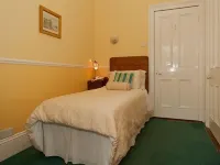 Ivyleigh House Hotels near Dunamaise Arts Centre