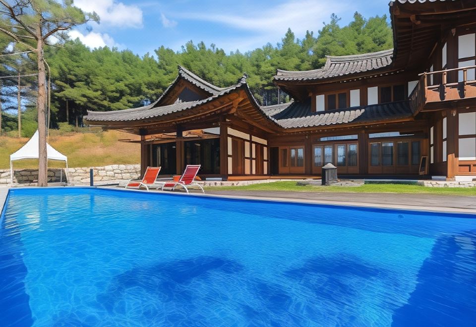 Gangneung Booyoonok Hanok Pension - Housity