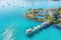 Coral Sea Resort Hotels near Airlie Beach Lagoon