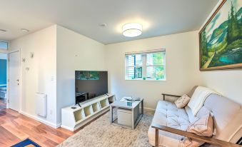 Quaint Seattle Retreat 2 Mi to Capitol Hill!