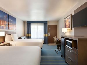 Days Inn & Suites by Wyndham Anaheim at Disneyland Park