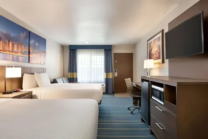 Days Inn & Suites by Wyndham Anaheim at Disneyland Park