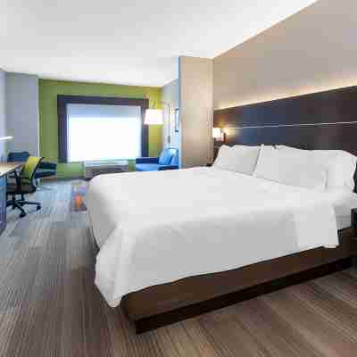 Holiday Inn Express & Suites Woodhaven Rooms