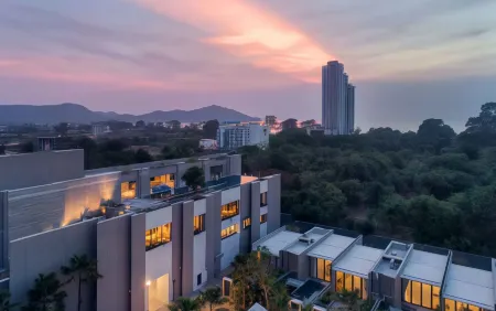 Oceanphere Pattaya Villa by Elite Suites Отели рядом с достопримечательностью «Columbia Pictures Aquaverse»