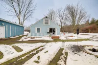 Cozy Holland Studio w/ Deck Near Lake Michigan! Hotels in Ganges Township