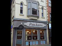Parkers House Bed & Breakfast Hotel dekat Montgomery Castle