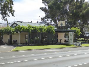 Glossop Motel