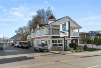 Kettle Valley Beach Resort Hotels in Penticton
