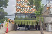 RedDoorz Premium @ Hotel Hebat Hotels near Taman RW 09 Babakan Ciparay