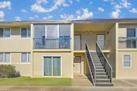 Sea Palm 1D is a 2 Br 1 Bath That is Pet Friendly and Sleeps 6 by RedAwning
