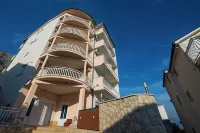 B&B Pero Near Sea with Hot Tub Access Hotels in 