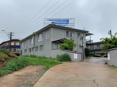 Crest Motor Inn Các khách sạn ở Queanbeyan