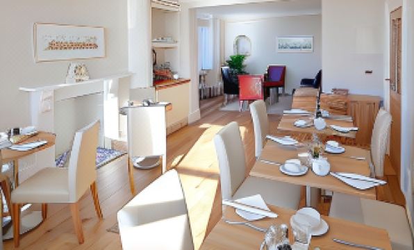 8. 어 룸 위드 어..