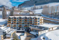 AlpenParks Hotel & Apartment Alpendorf - Pool