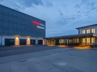 V8 Hotel Köln at Motorworld Отели рядом с достопримечательностью «Станция метро Longericher Straße»