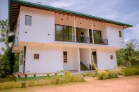 Evergreen Villa - Sinharaja Hotels in Morawaka