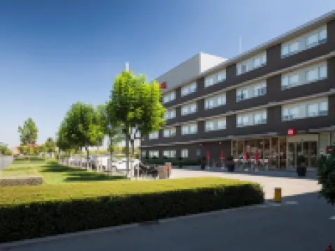 イビス・バルセロナ・アエロプエルト・ヴィラデカンス ビラデカンスのホテル