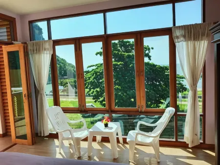 YenYen Bnb Отели рядом с достопримечательностью «Wing 5»