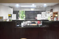 Super 8 by Wyndham la Vale/Cumberland Area Hotels in La Vale