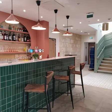 Bloom Hostel Bar & Garden