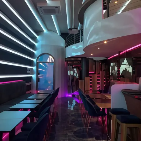 QUBE HOTEL by 98hospitality Отели рядом с достопримечательностью «Мал Арта Гадинг»