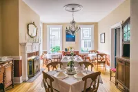 Hummingbird Inn Hotels in Easton