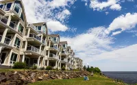 Beacon Pointe on Lake Superior - bar