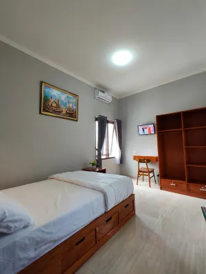 Ati Tentrem Guesthouse Hotels in Kaliwates