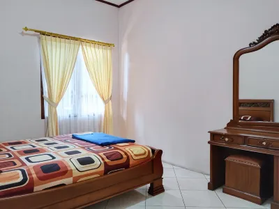 Villa Yustisia Curug 7 Cilember Hotels near Curug 7 Cilember