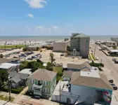 1.5 blocks to beach. Close to cruise terminal too. Safe neighborhood Secure bldg