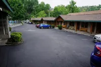 Marshall's Creek Rest Motel - Motels